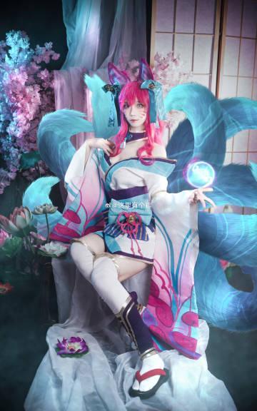 刷到闺蜜在巴黎地铁站cos阿狸的照片，我突然懂了海外游子的深夜emo