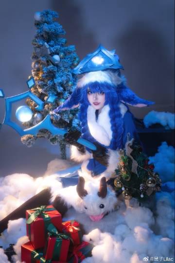 刷到海外闺蜜的LOL冰雪节cos照，她问我：为啥你们在国外的连游戏皮肤都加载不出来？