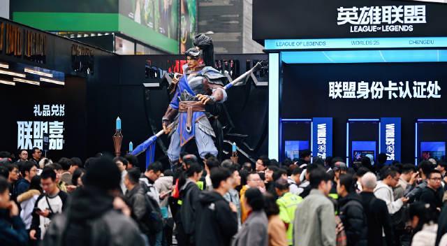 2025联盟嘉年华成都站火爆开启!海外玩家如何用Sixfast解锁英雄联盟国服活动?