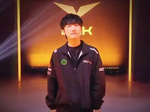 刷到海外朋友玩国服LOL卡成PPT,我才明白:想和国内兄弟开黑,光有热情还不够